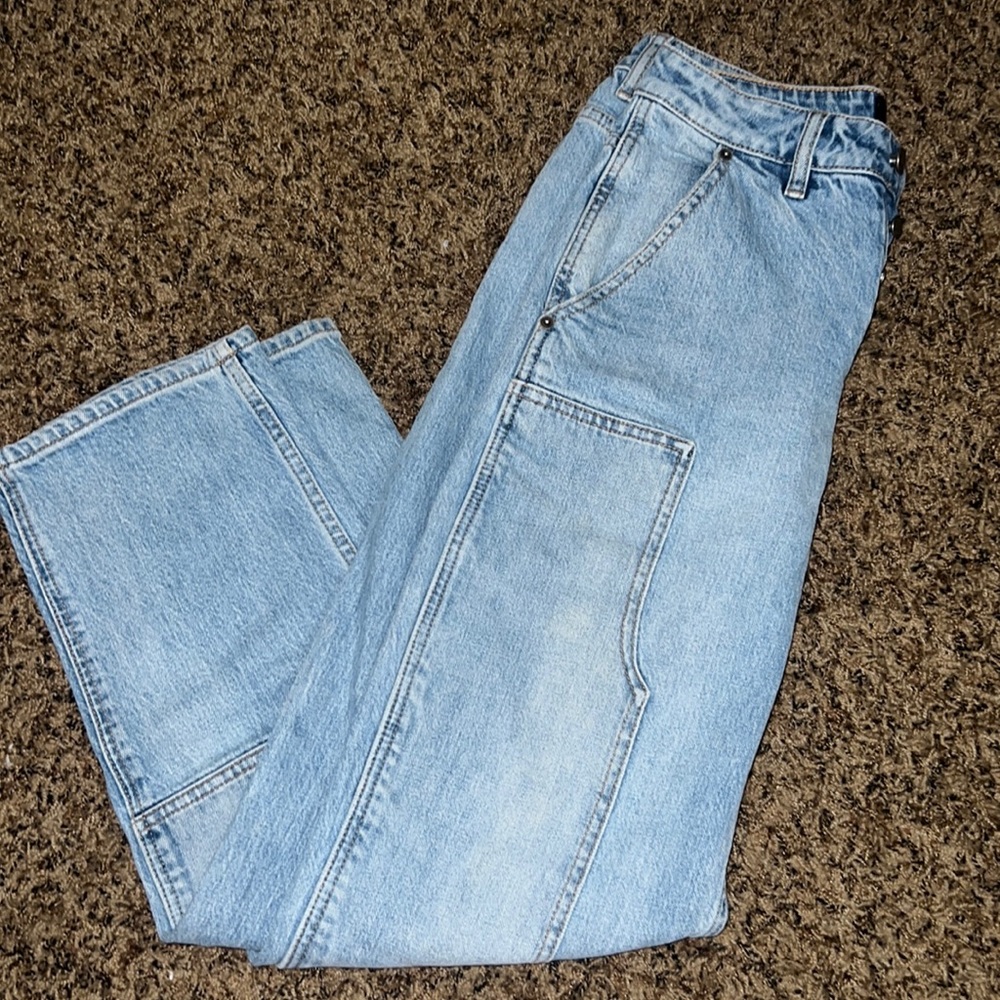 High waisted jeans !